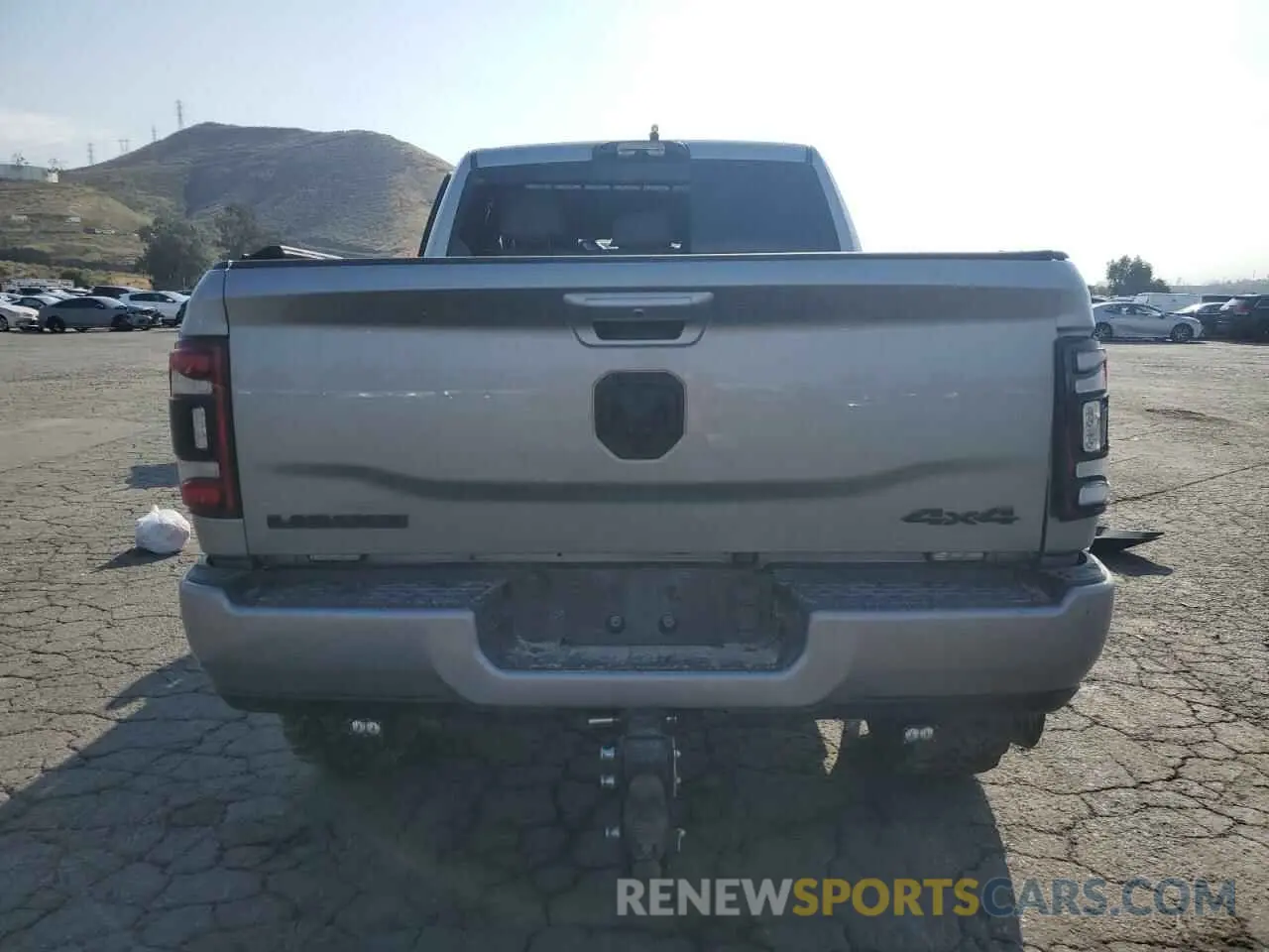 6 fotografías del automóvil dañado 3C6UR5NL8LG274089 RAM 2500 2020
