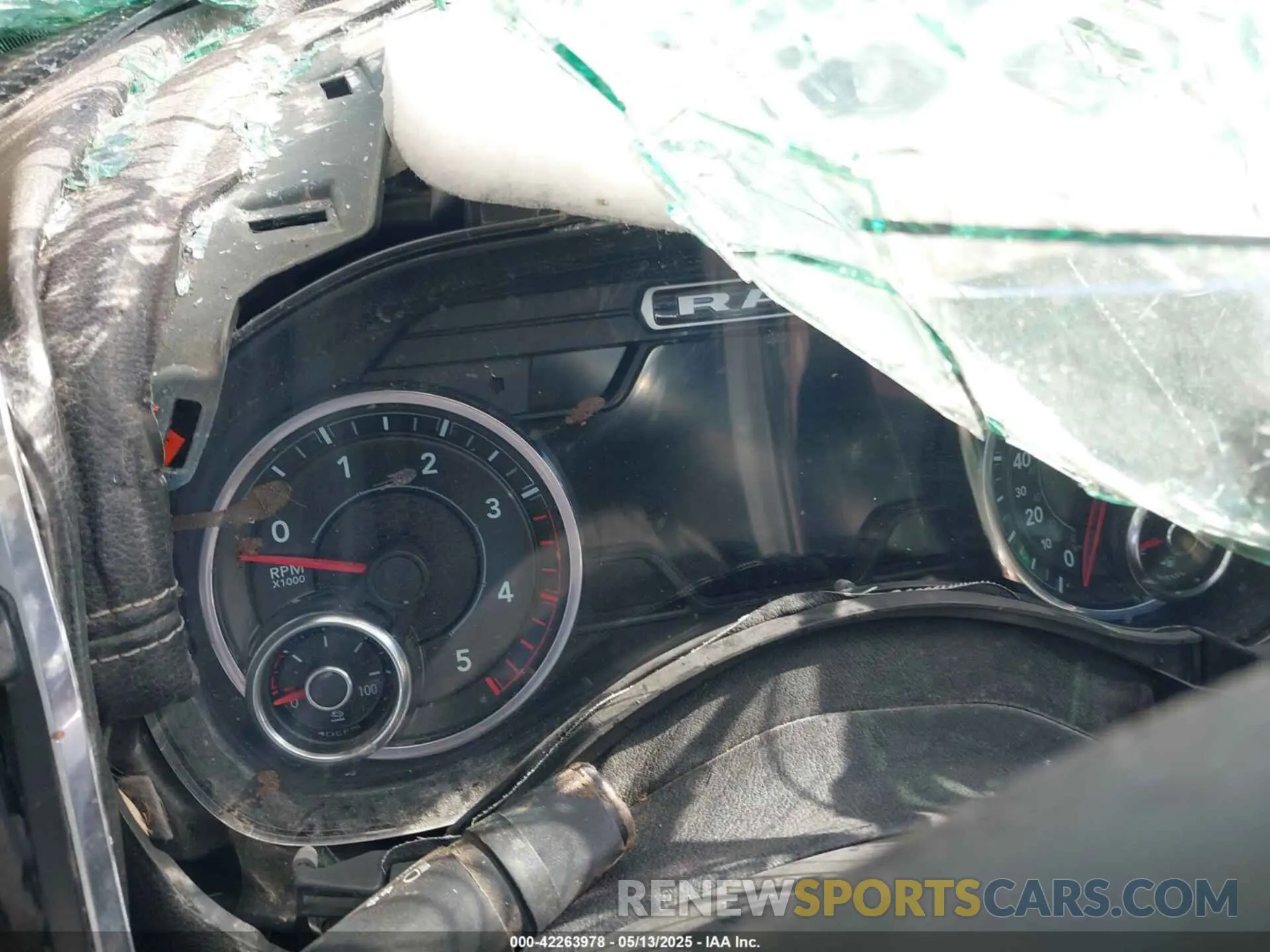14 fotografías del automóvil dañado 3C6UR5NLXLG314141 RAM 2500 2020