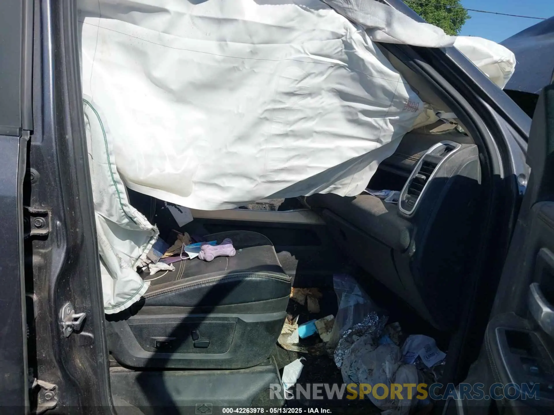 5 fotografías del automóvil dañado 3C6UR5NLXLG314141 RAM 2500 2020