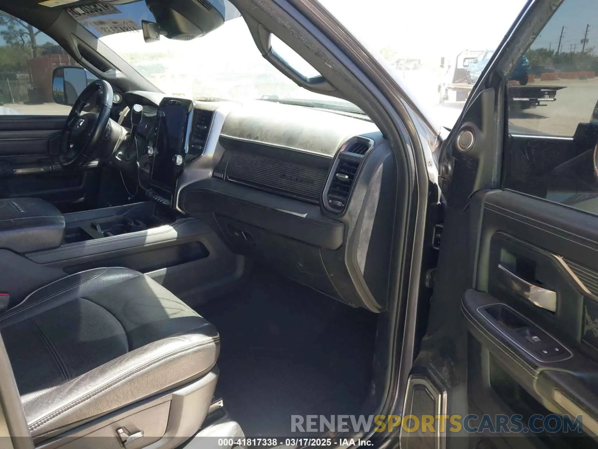 5 fotografías del automóvil dañado 3C6UR5SL2LG178429 RAM 2500 2020