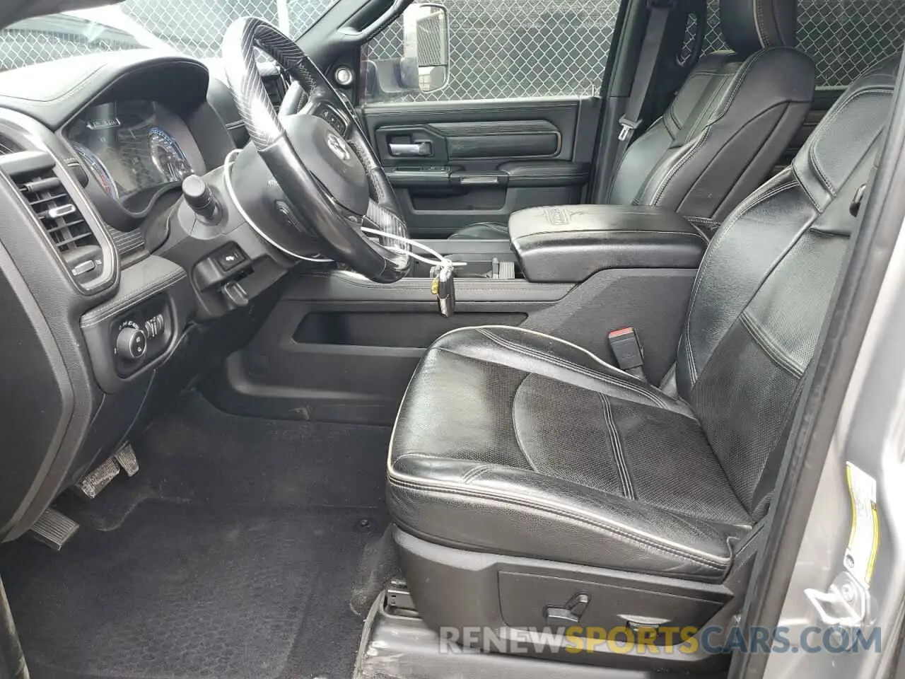 7 fotografías del automóvil dañado 3C6UR5SL9LG282626 RAM 2500 2020
