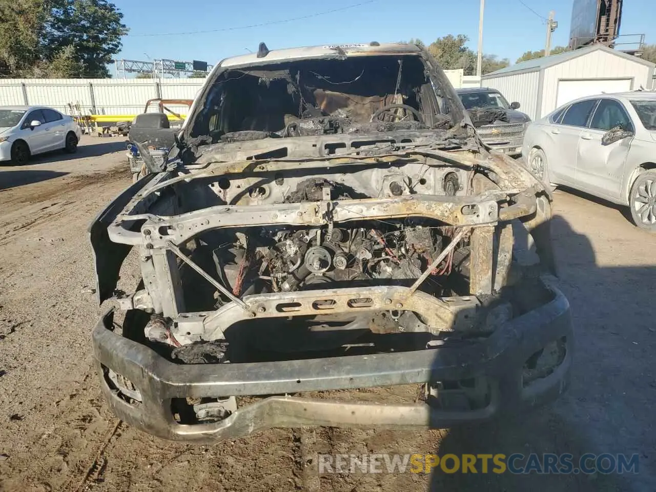 5 fotografías del automóvil dañado 3C6UR4HJ3MG600449 RAM 2500 2021