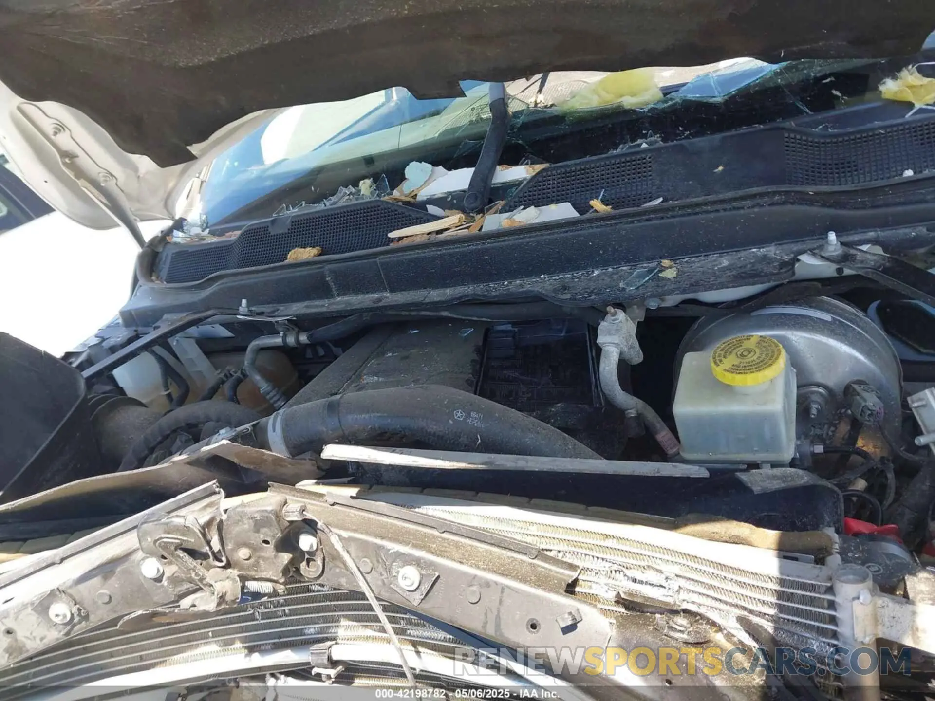 10 fotografías del automóvil dañado 3C6UR4HJXMG674094 RAM 2500 2021