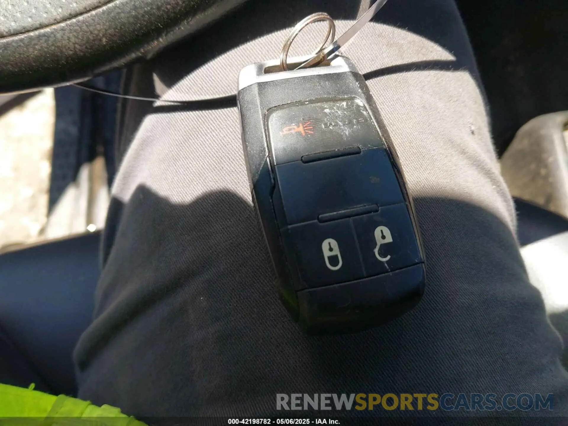11 fotografías del automóvil dañado 3C6UR4HJXMG674094 RAM 2500 2021