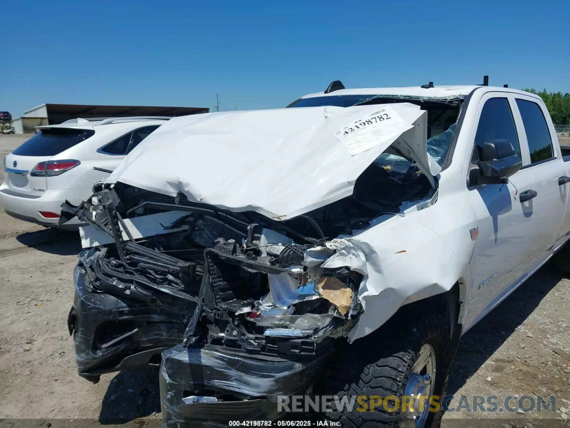 17 fotografías del automóvil dañado 3C6UR4HJXMG674094 RAM 2500 2021