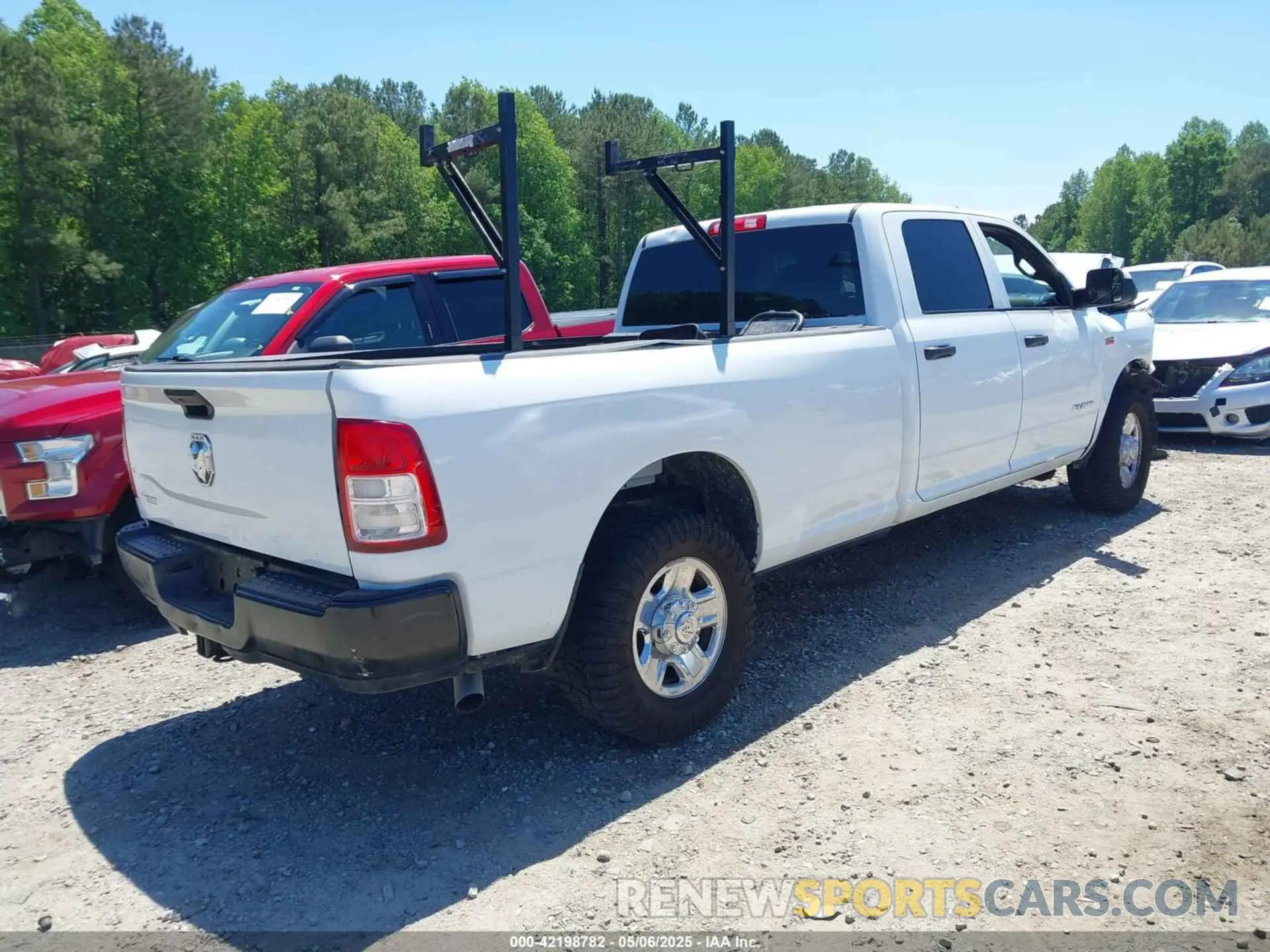 4 fotografías del automóvil dañado 3C6UR4HJXMG674094 RAM 2500 2021