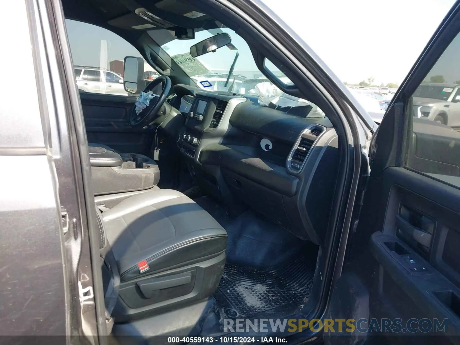 5 fotografías del automóvil dañado 3C6UR5CJ1MG584023 RAM 2500 2021