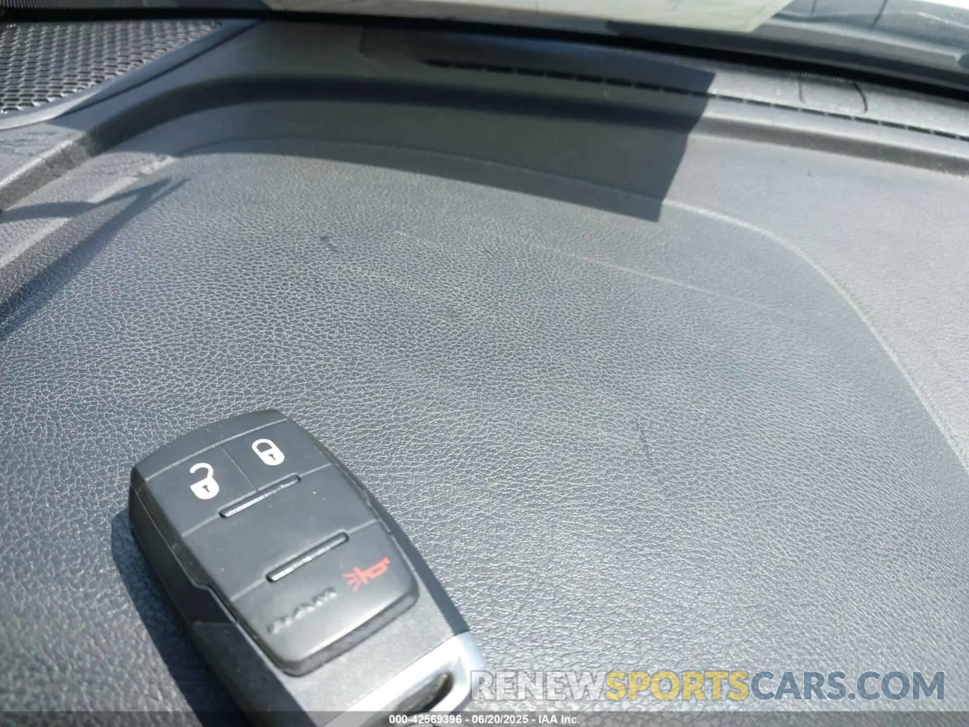 11 fotografías del automóvil dañado 3C6UR5CJ2MG533937 RAM 2500 2021