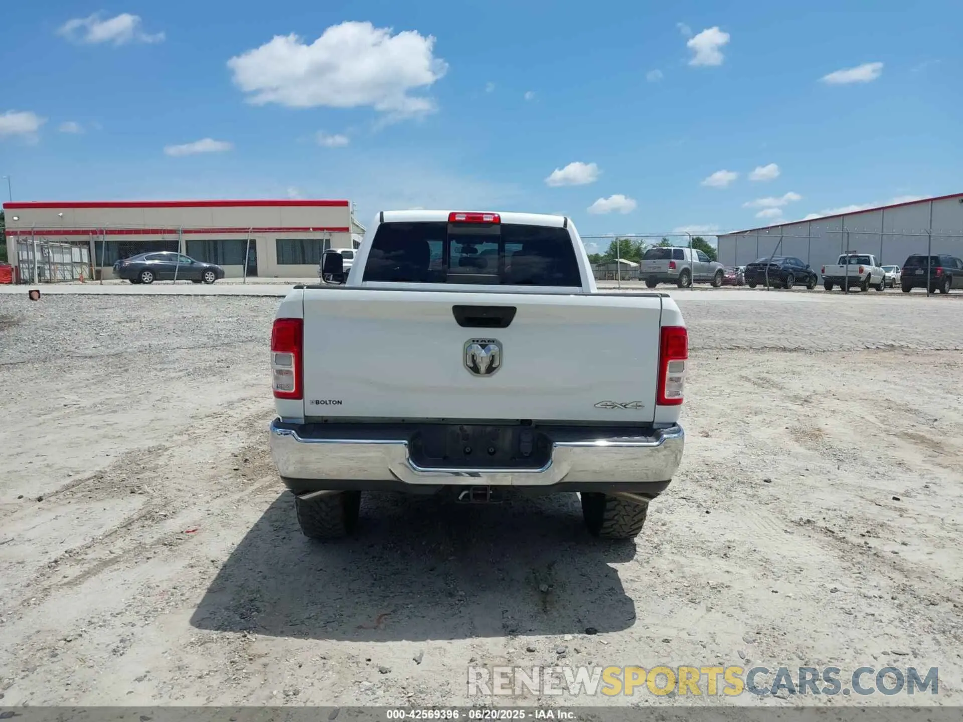 16 fotografías del automóvil dañado 3C6UR5CJ2MG533937 RAM 2500 2021