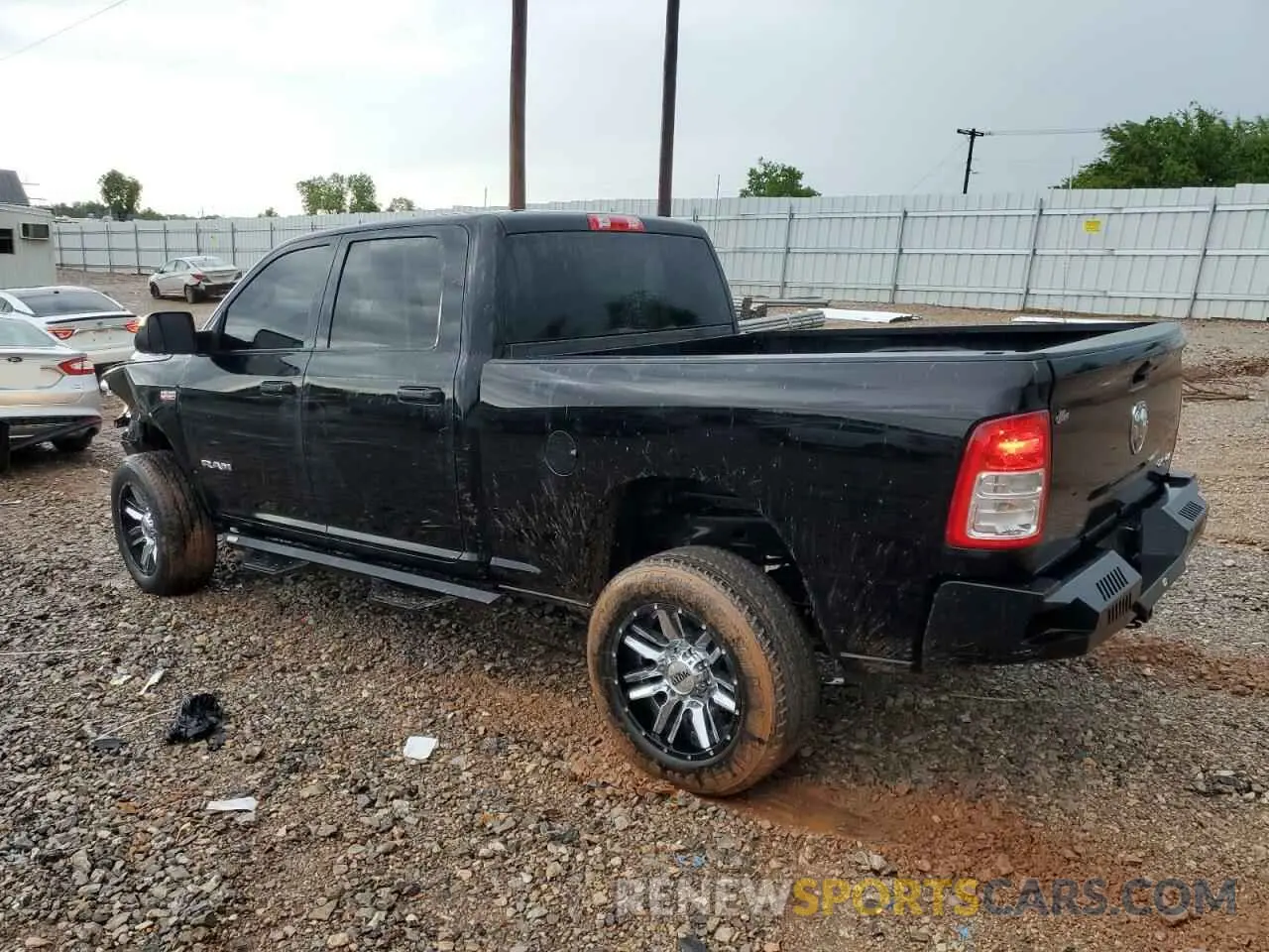 2 fotografías del automóvil dañado 3C6UR5CJ4MG591600 RAM 2500 2021