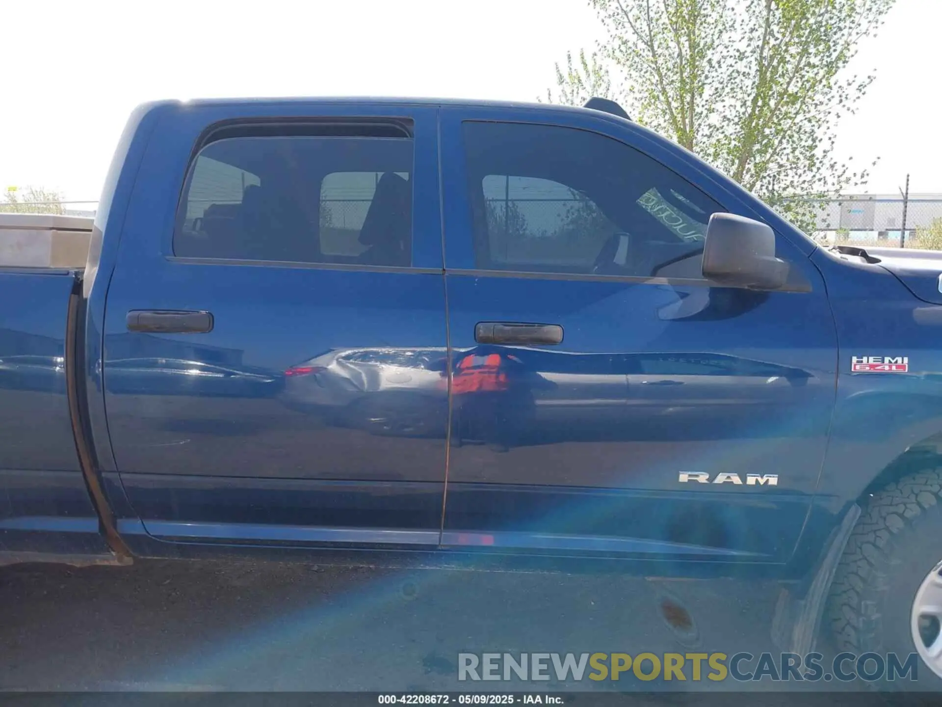 14 fotografías del automóvil dañado 3C6UR5CJ8MG656626 RAM 2500 2021