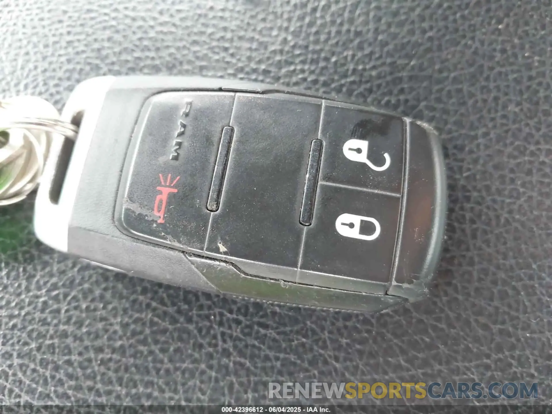 11 fotografías del automóvil dañado 3C6UR5CJ9MG532722 RAM 2500 2021