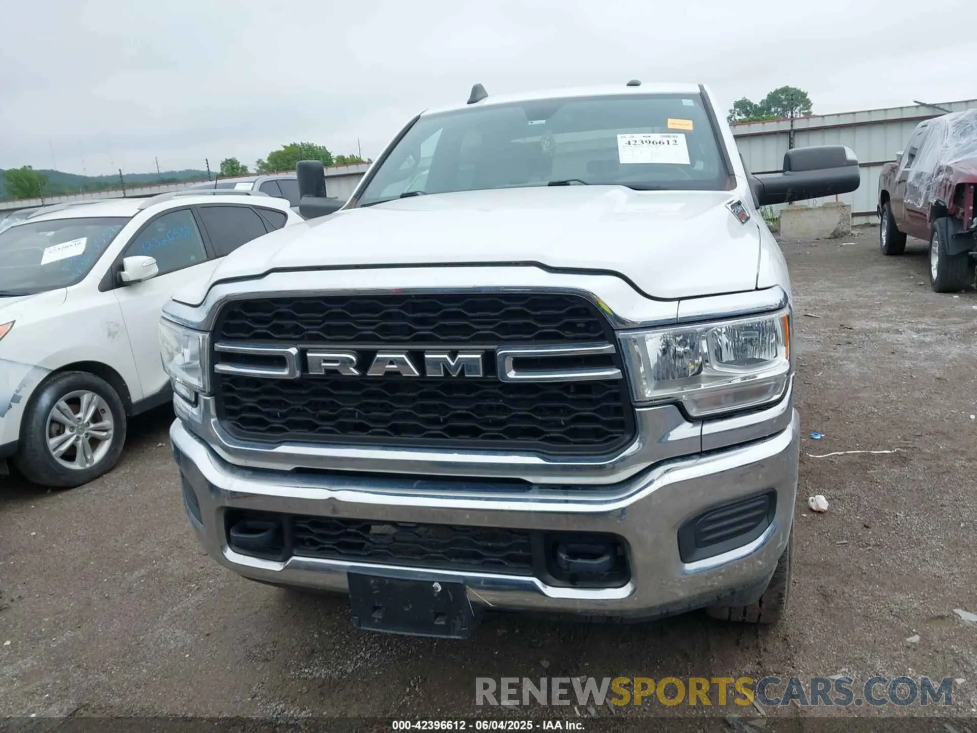 12 fotografías del automóvil dañado 3C6UR5CJ9MG532722 RAM 2500 2021