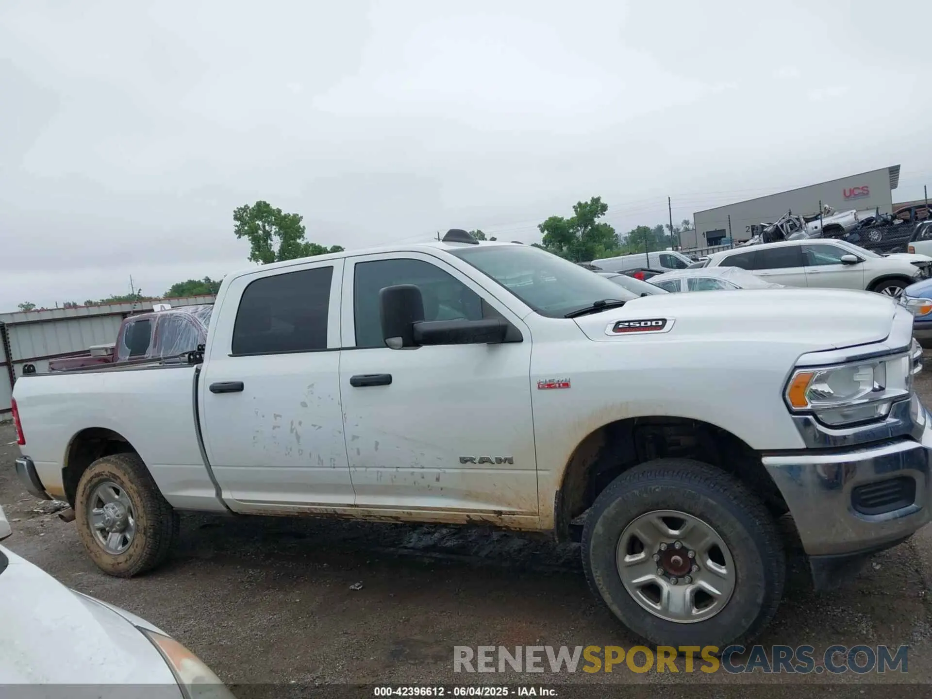 13 fotografías del automóvil dañado 3C6UR5CJ9MG532722 RAM 2500 2021
