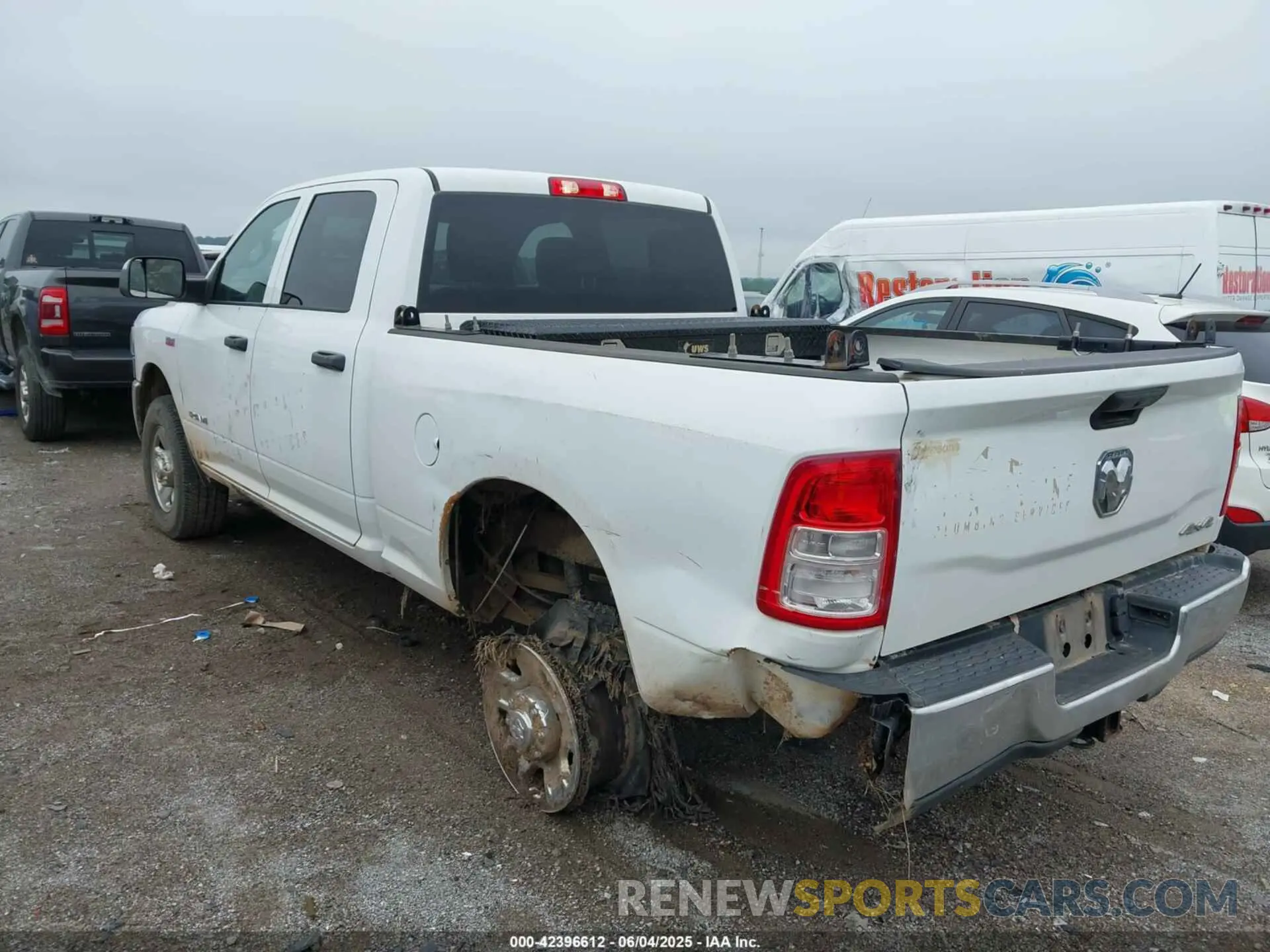 3 fotografías del automóvil dañado 3C6UR5CJ9MG532722 RAM 2500 2021