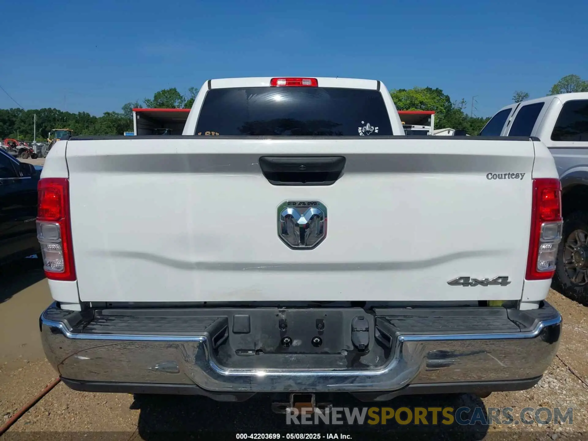 17 fotografías del automóvil dañado 3C6UR5CJ9MG641813 RAM 2500 2021