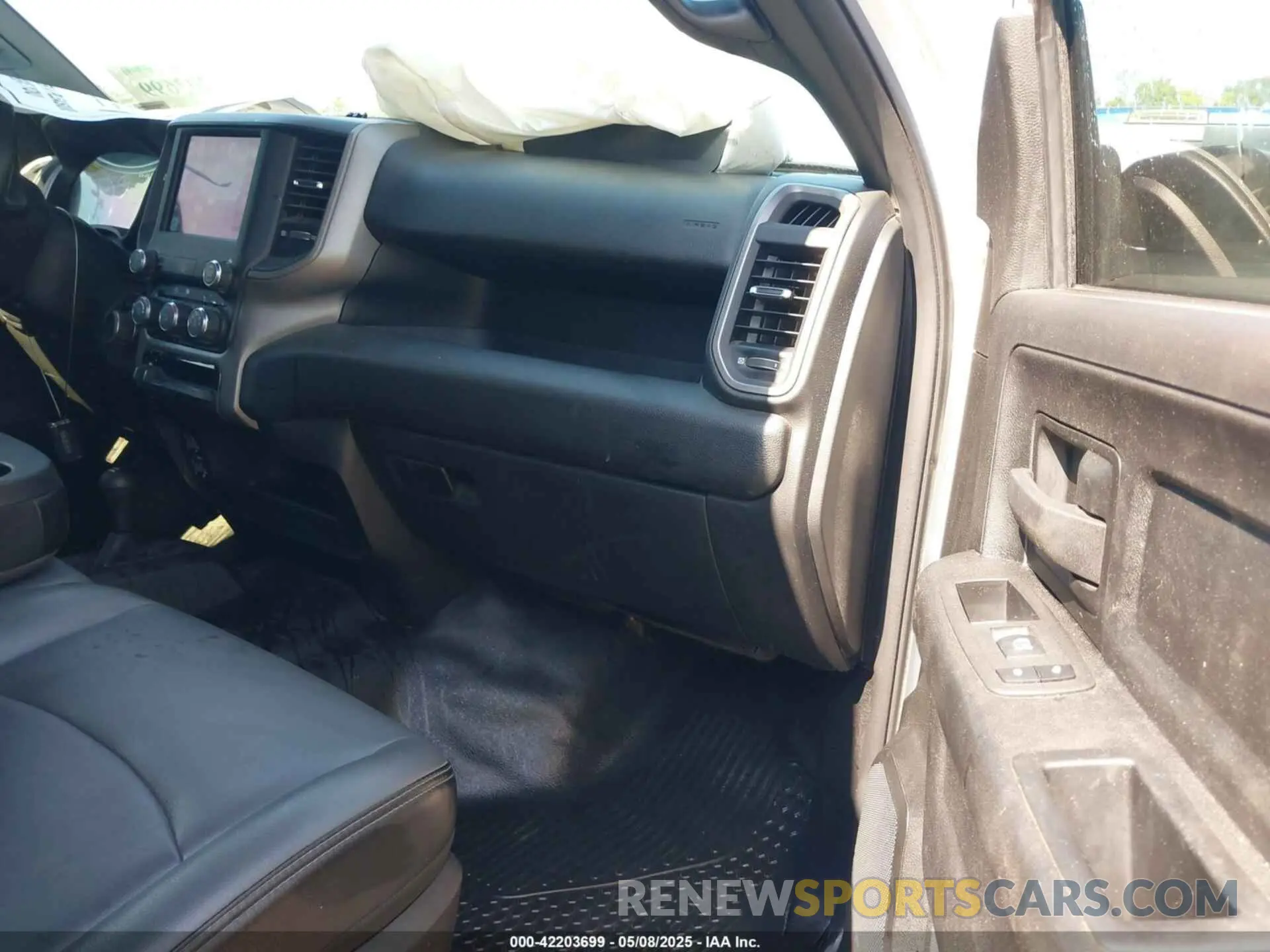 5 fotografías del automóvil dañado 3C6UR5CJ9MG641813 RAM 2500 2021