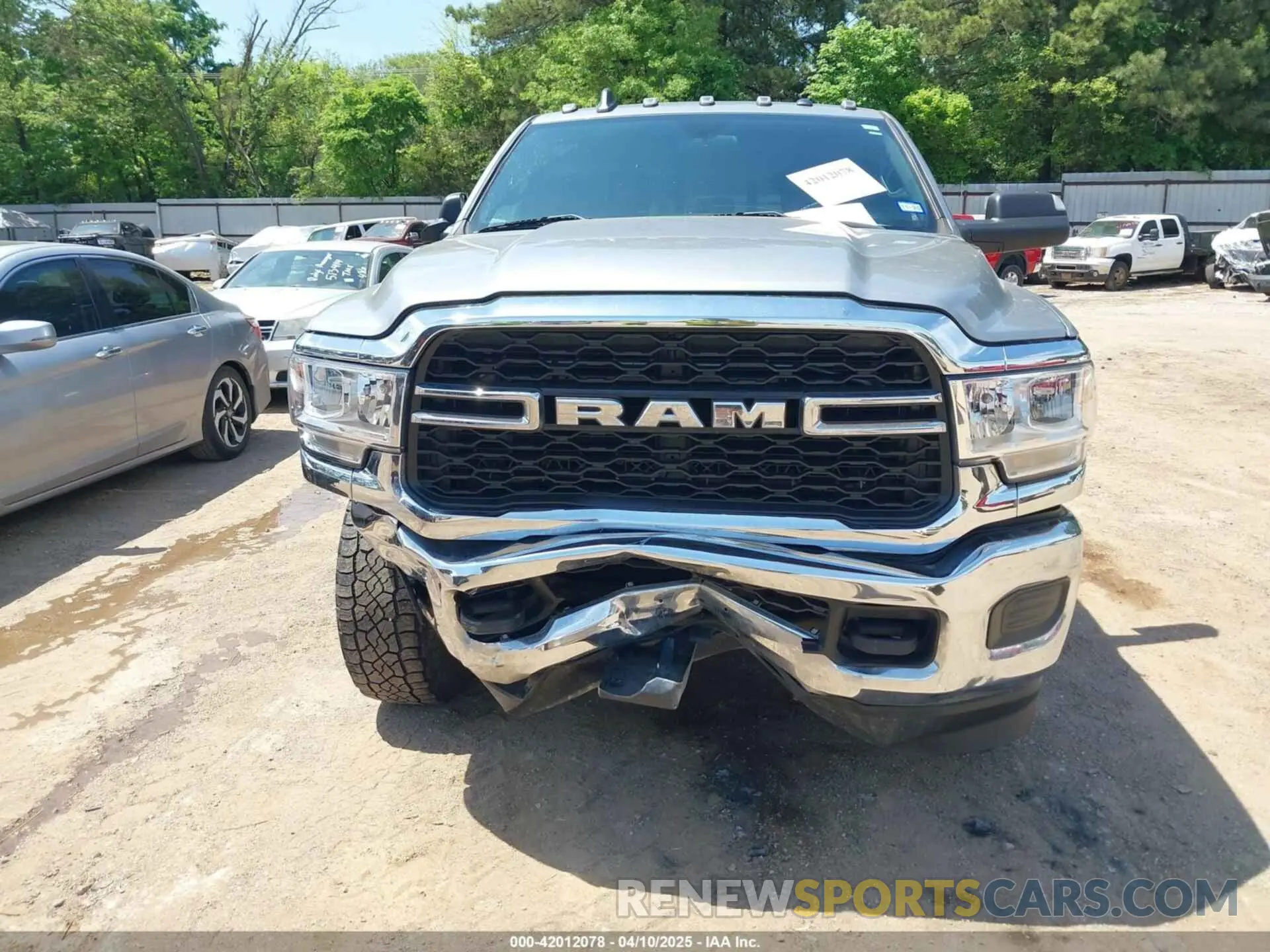 12 fotografías del automóvil dañado 3C6UR5CJXMG699073 RAM 2500 2021