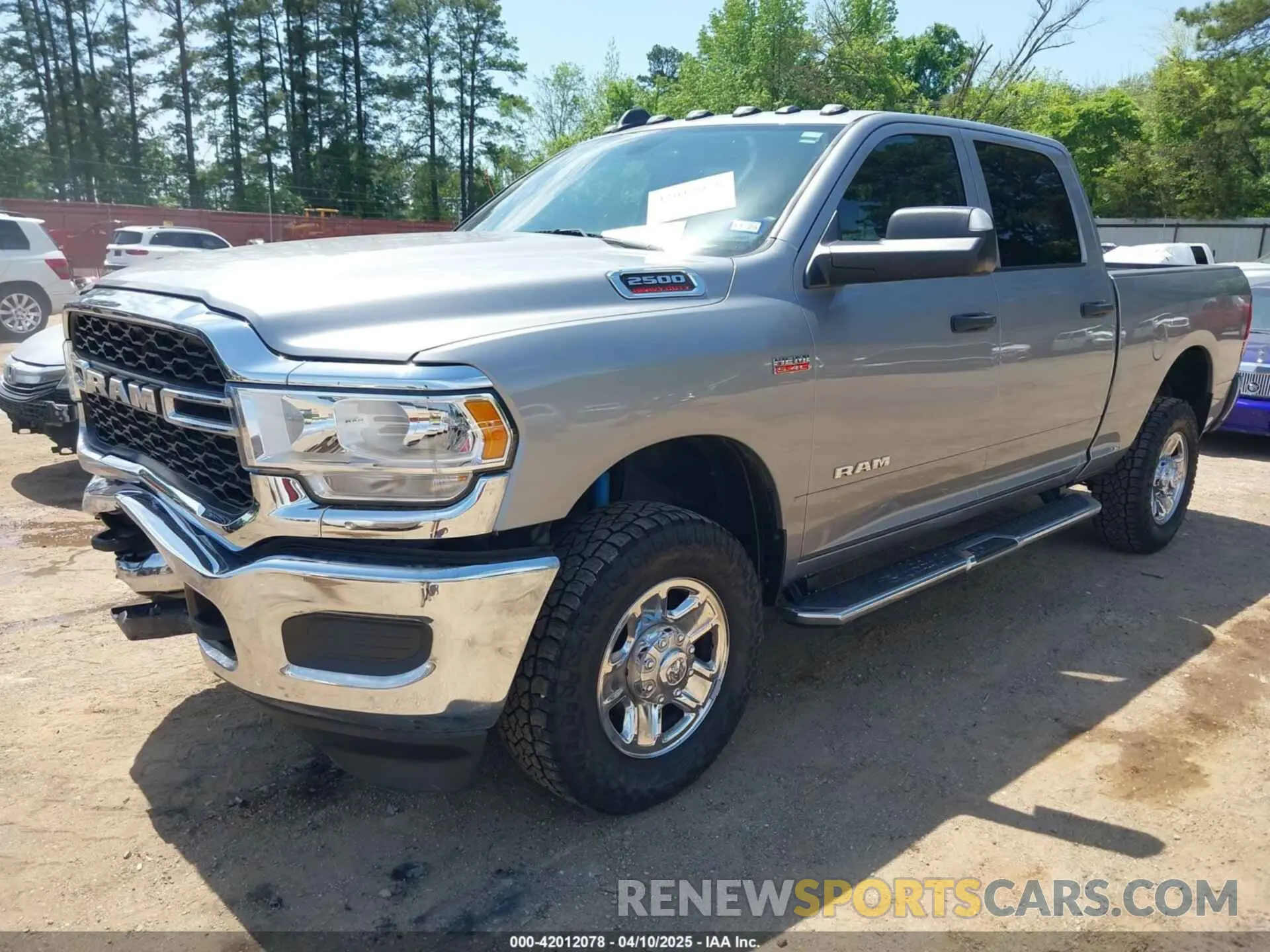 2 fotografías del automóvil dañado 3C6UR5CJXMG699073 RAM 2500 2021
