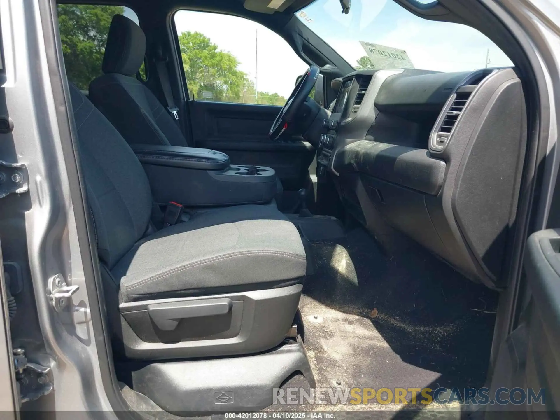 5 fotografías del automóvil dañado 3C6UR5CJXMG699073 RAM 2500 2021