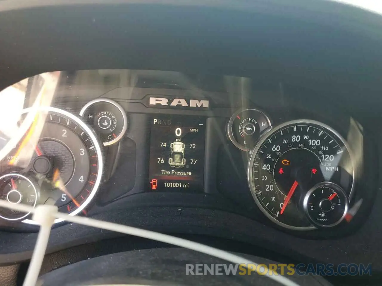 9 fotografías del automóvil dañado 3C6UR5CL0MG557252 RAM 2500 2021
