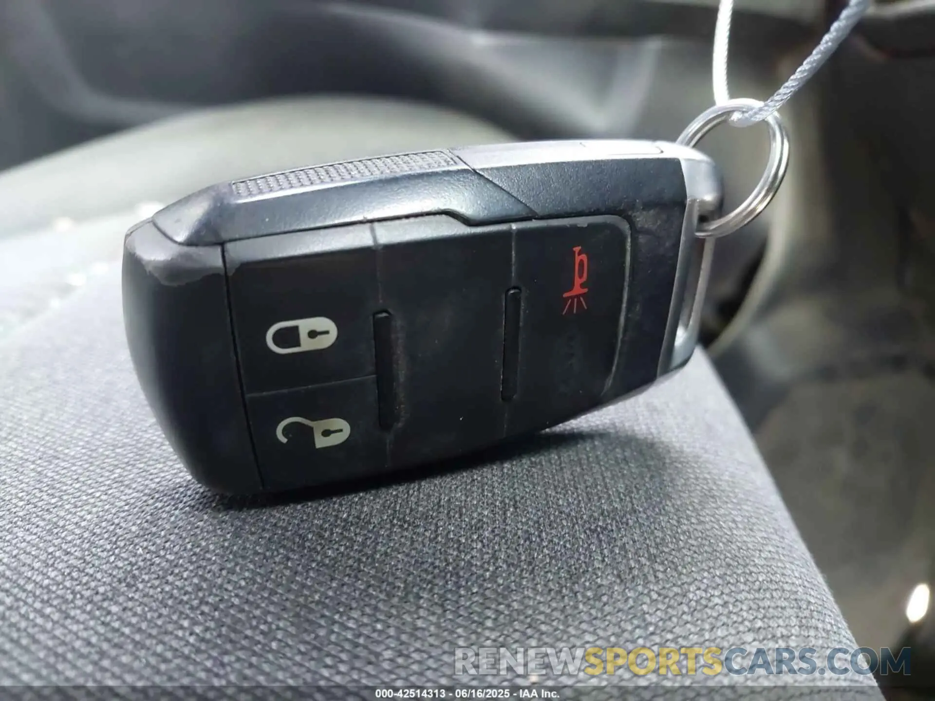11 fotografías del automóvil dañado 3C6UR5CL1MG630533 RAM 2500 2021