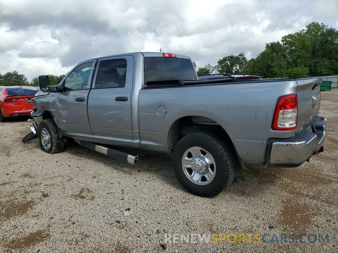 2 fotografías del automóvil dañado 3C6UR5CL2MG519358 RAM 2500 2021