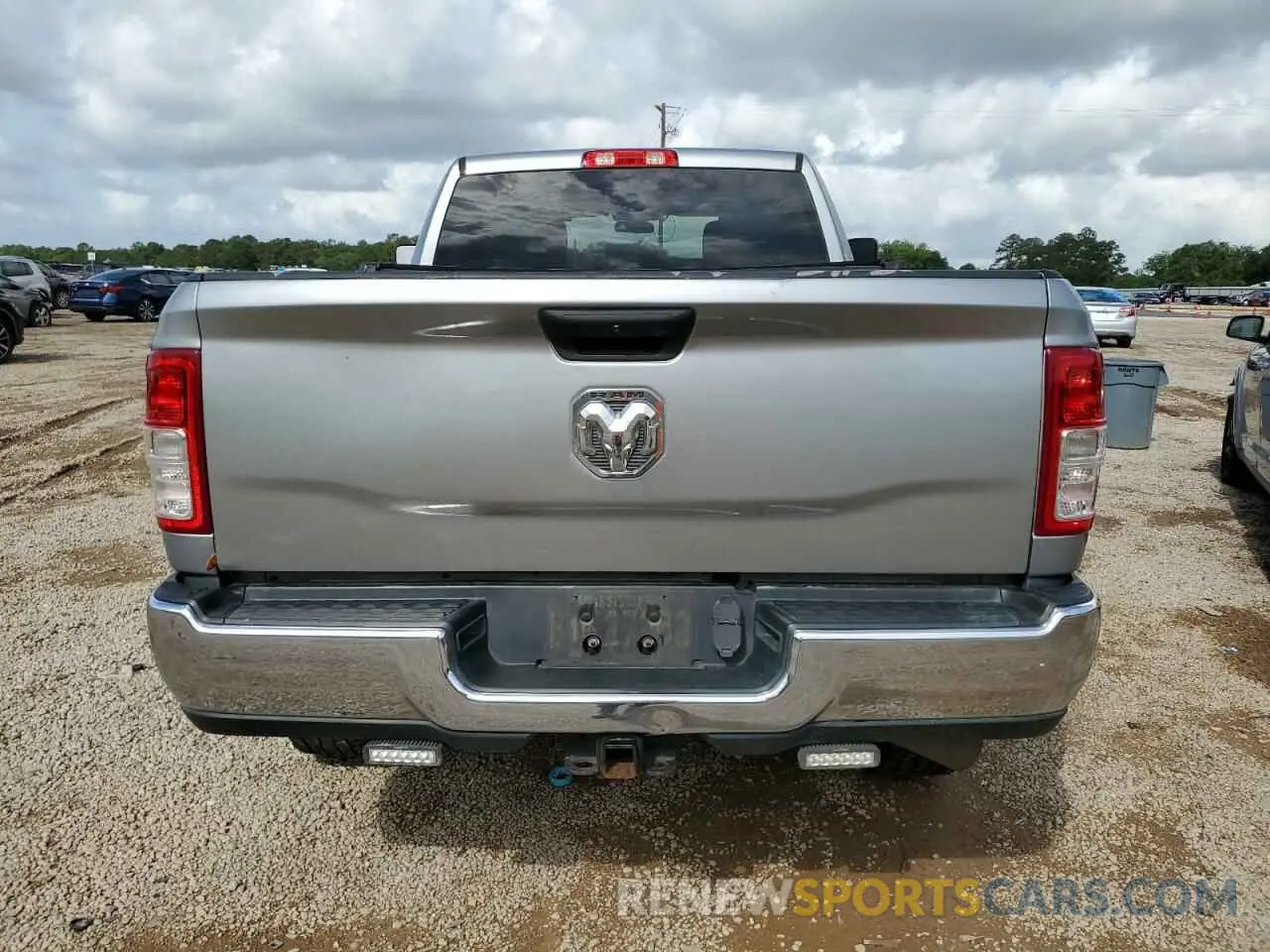 6 fotografías del automóvil dañado 3C6UR5CL2MG519358 RAM 2500 2021