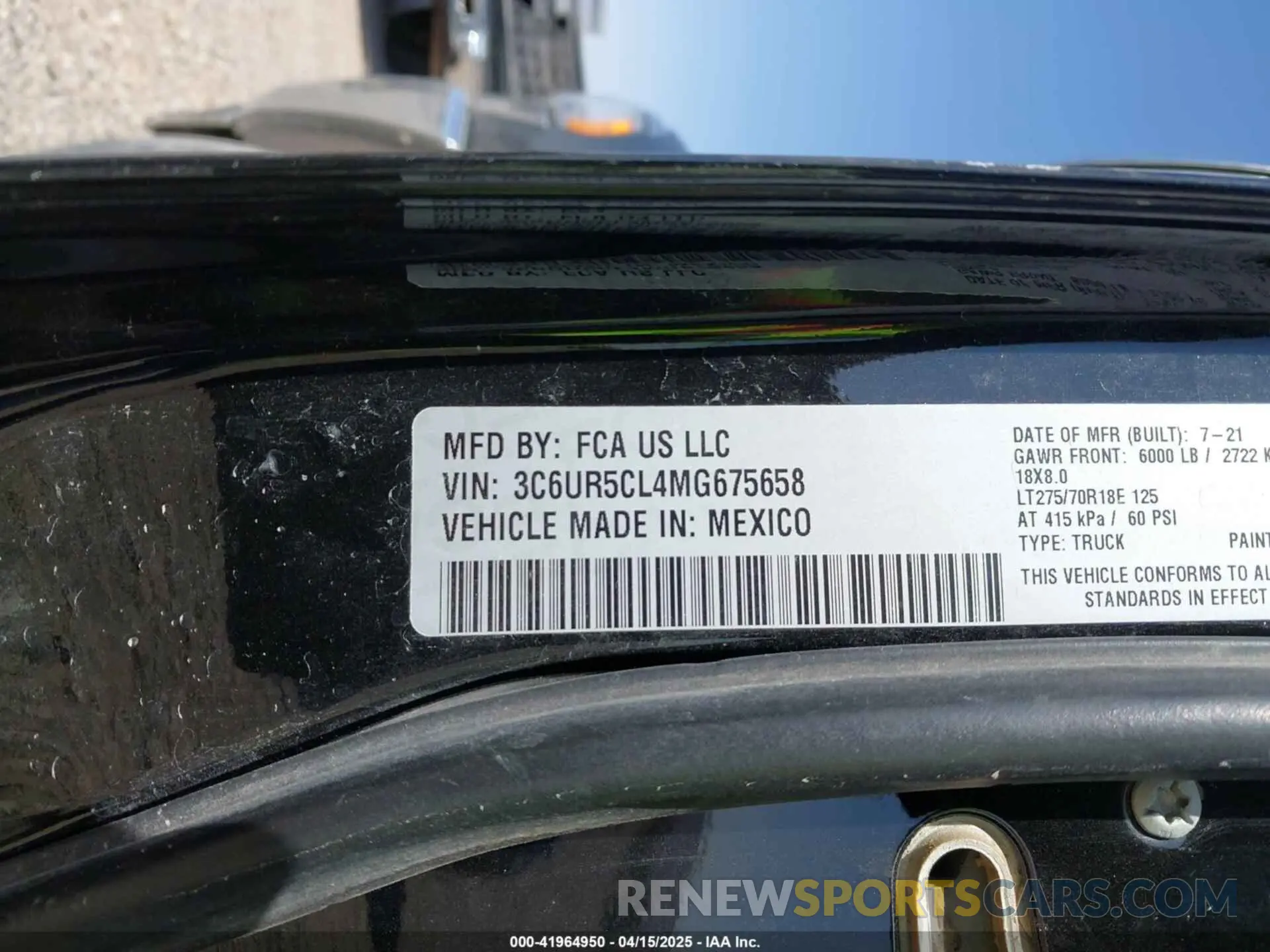 9 fotografías del automóvil dañado 3C6UR5CL4MG675658 RAM 2500 2021