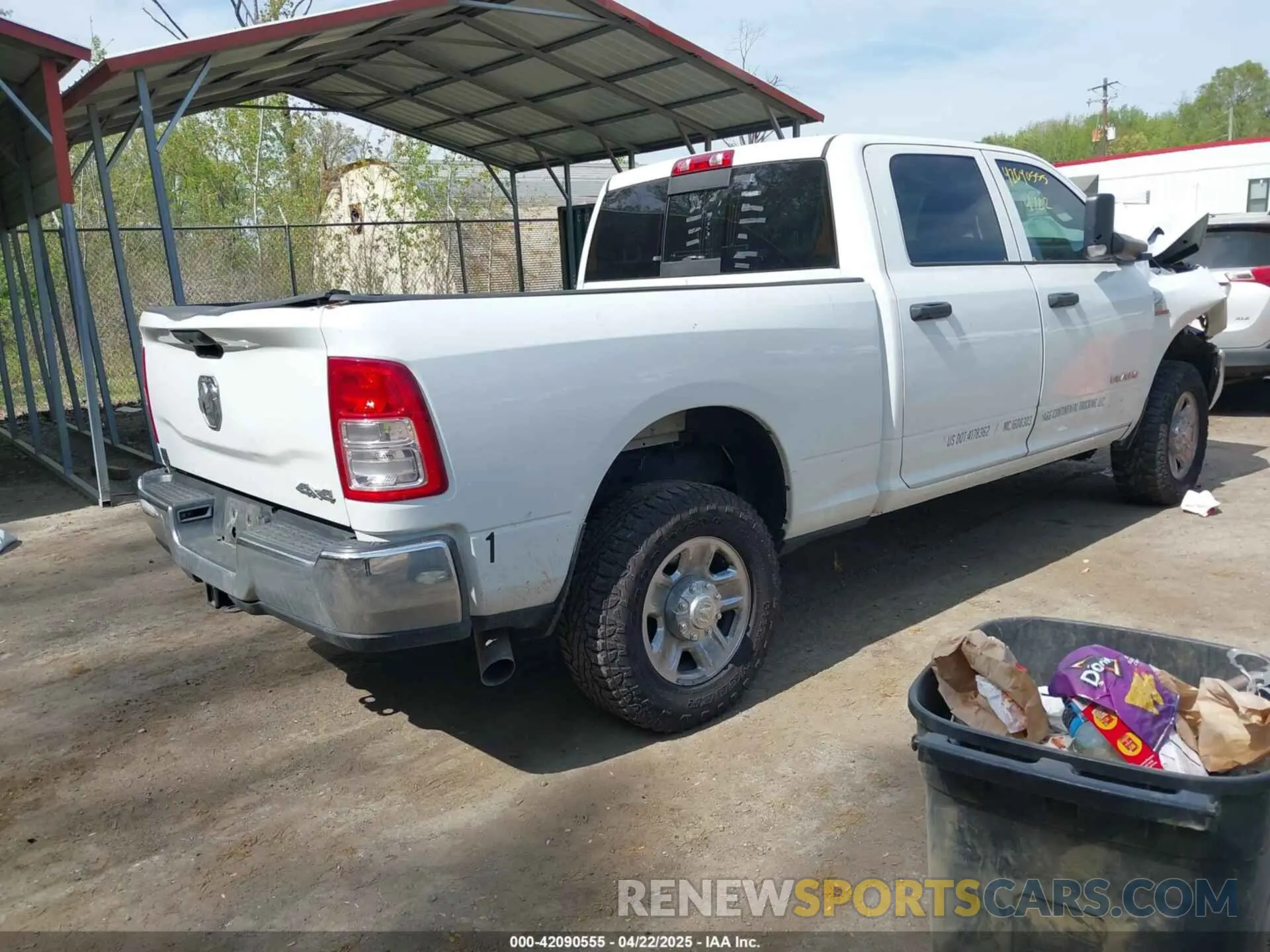 4 fotografías del automóvil dañado 3C6UR5CLXMG511265 RAM 2500 2021