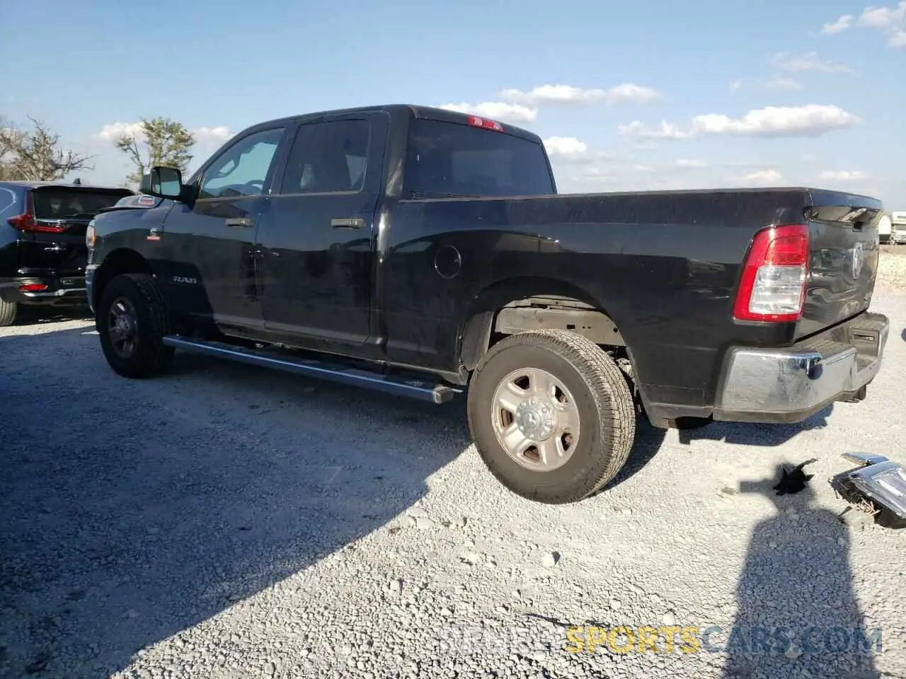 2 fotografías del automóvil dañado 3C6UR5CLXMG694652 RAM 2500 2021