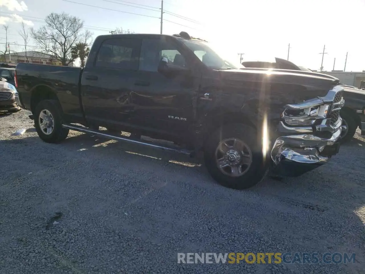 4 fotografías del automóvil dañado 3C6UR5CLXMG694652 RAM 2500 2021