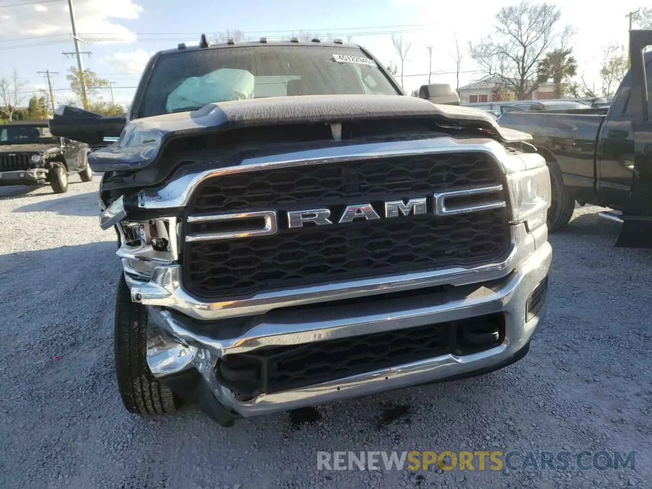 5 fotografías del automóvil dañado 3C6UR5CLXMG694652 RAM 2500 2021