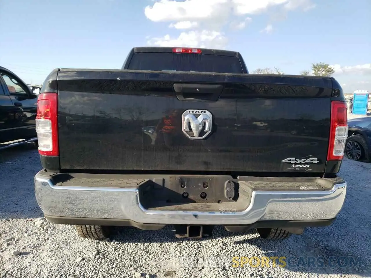 6 fotografías del automóvil dañado 3C6UR5CLXMG694652 RAM 2500 2021