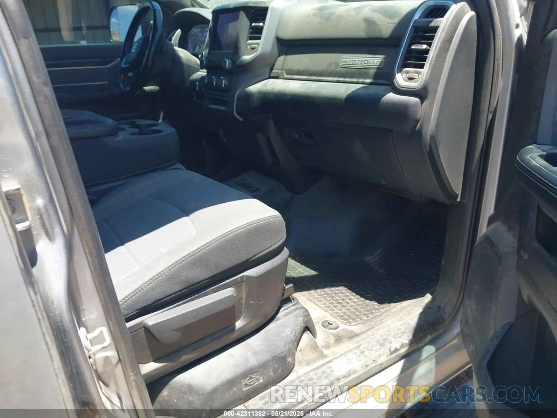 5 fotografías del automóvil dañado 3C6UR5DJ9MG590554 RAM 2500 2021
