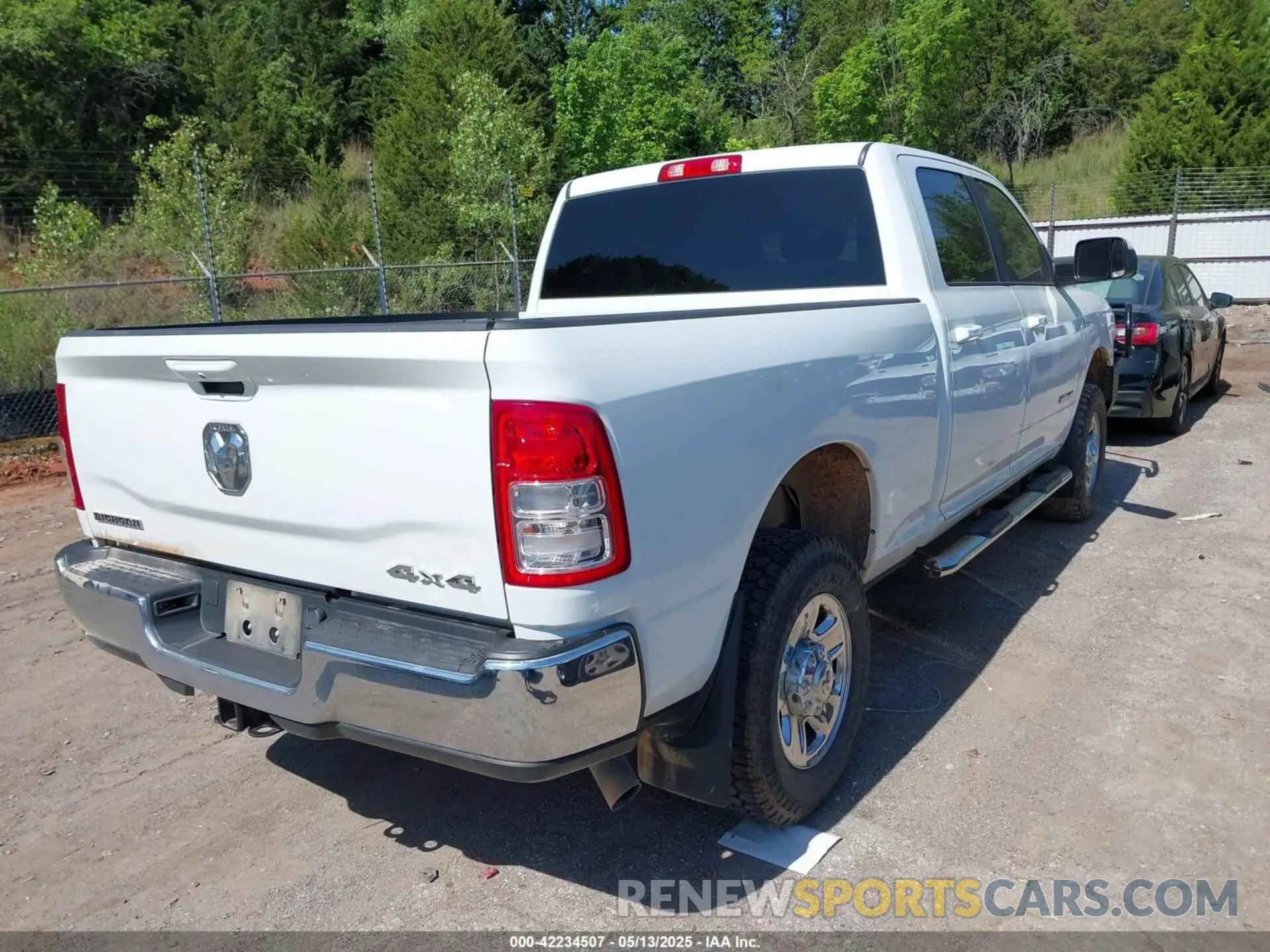 4 fotografías del automóvil dañado 3C6UR5DJ9MG656715 RAM 2500 2021