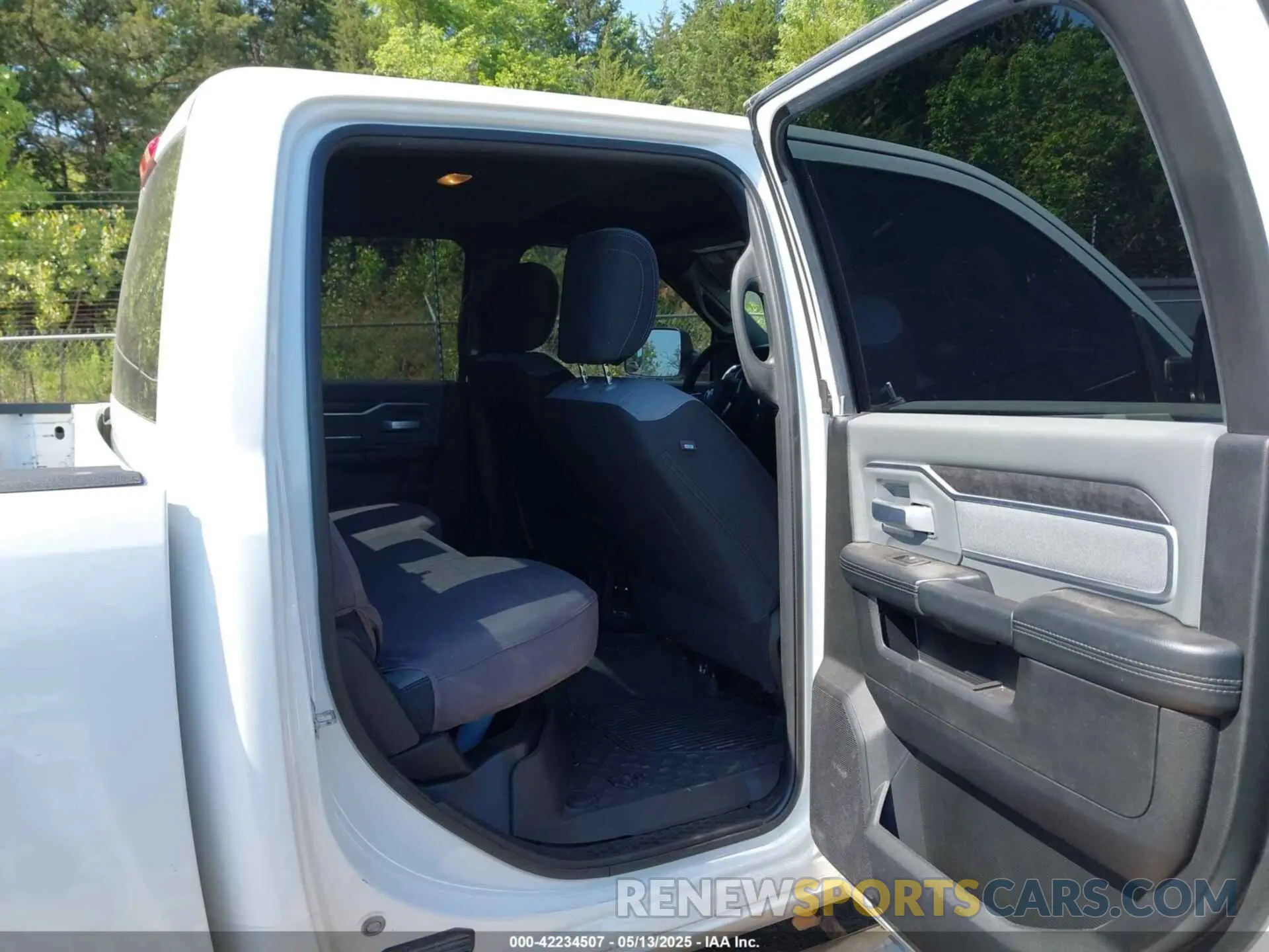 8 fotografías del automóvil dañado 3C6UR5DJ9MG656715 RAM 2500 2021