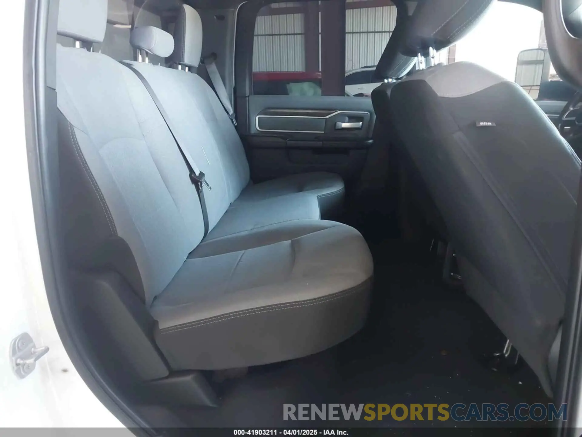 8 fotografías del automóvil dañado 3C6UR5DL0MG653459 RAM 2500 2021