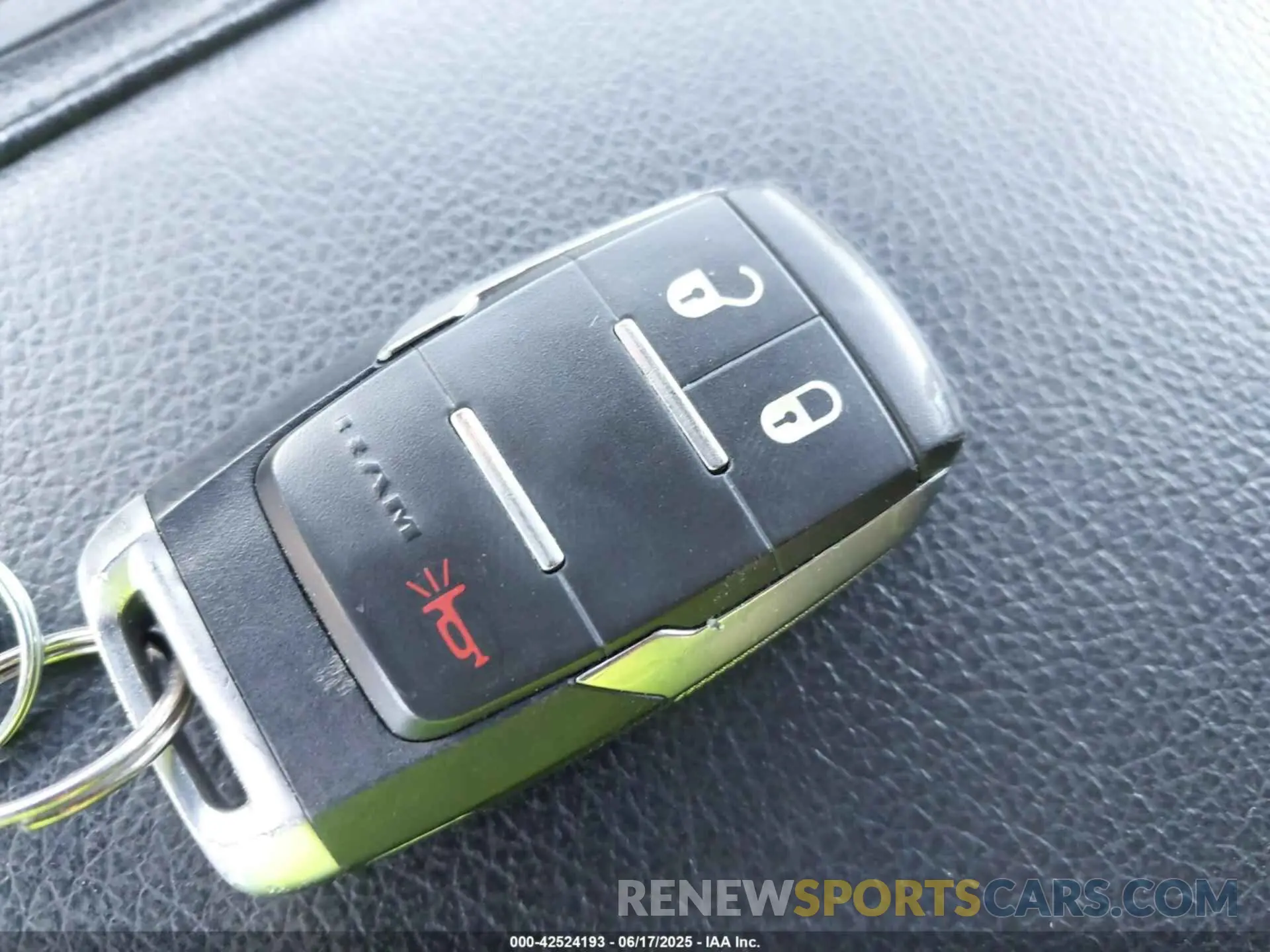 11 fotografías del automóvil dañado 3C6UR5DL1MG554827 RAM 2500 2021