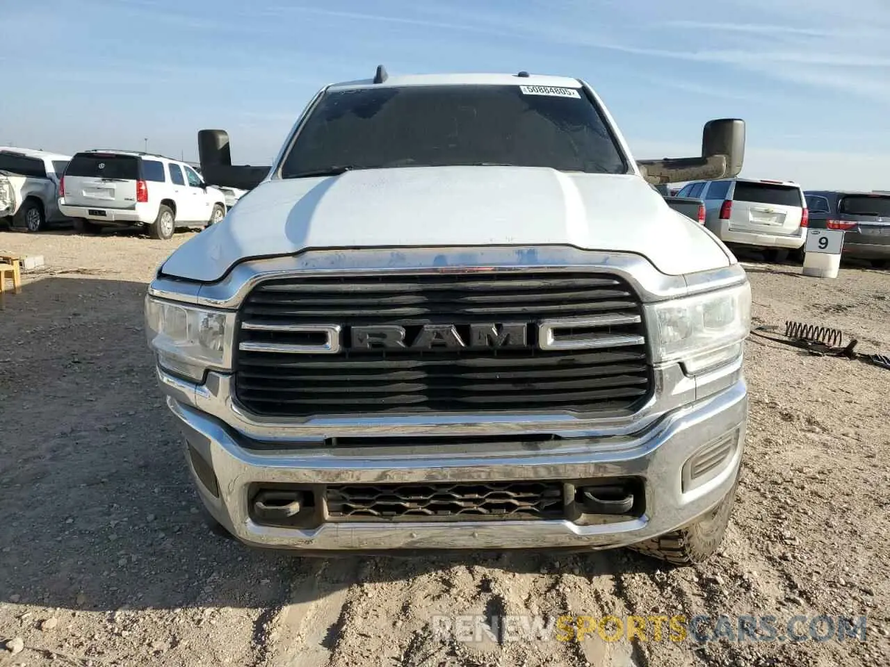5 fotografías del automóvil dañado 3C6UR5DL2MG555372 RAM 2500 2021