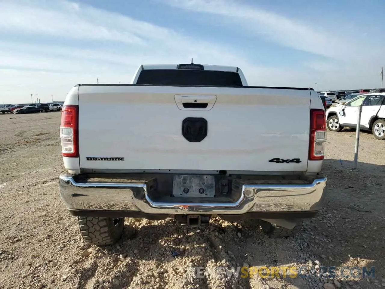 6 fotografías del automóvil dañado 3C6UR5DL2MG555372 RAM 2500 2021