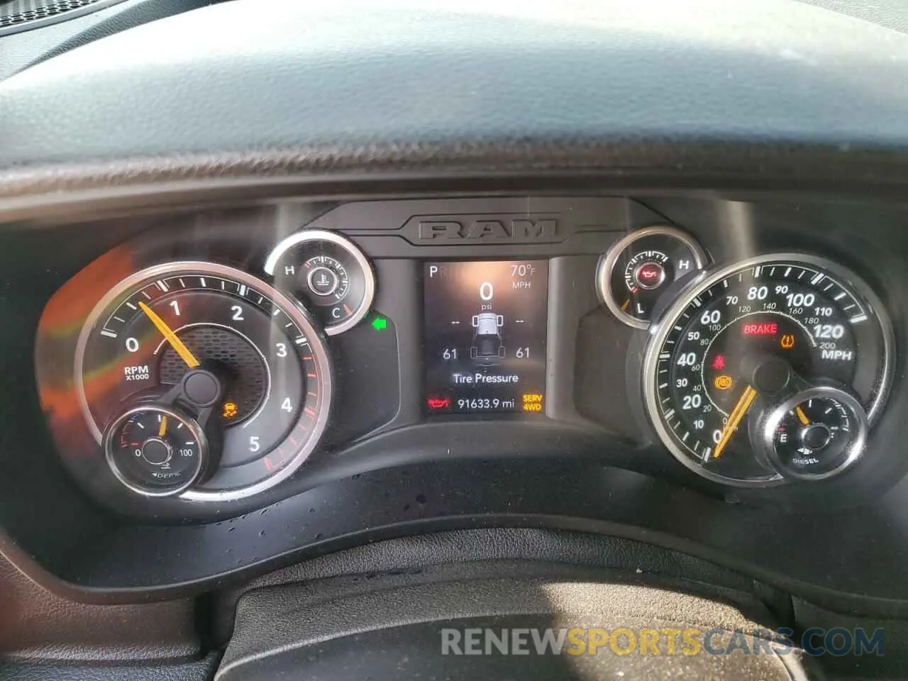 9 fotografías del automóvil dañado 3C6UR5DL2MG555372 RAM 2500 2021
