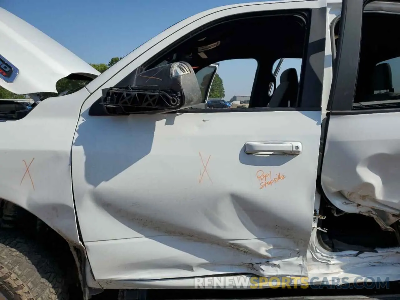 7 fotografías del automóvil dañado 3C6UR5DL2MG627980 RAM 2500 2021