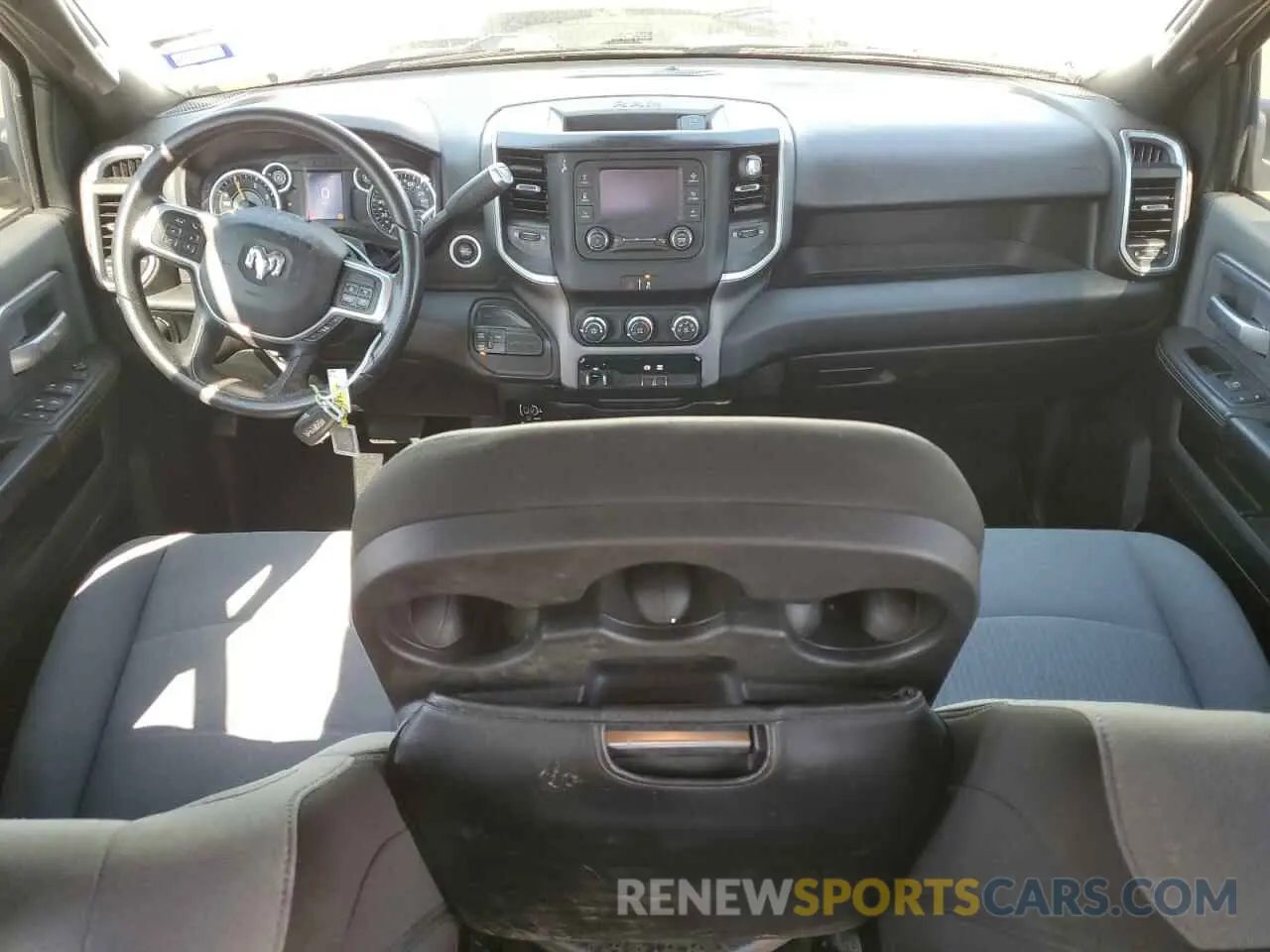 8 fotografías del automóvil dañado 3C6UR5DL2MG627980 RAM 2500 2021