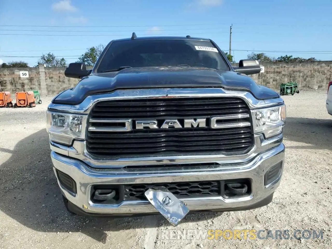 5 fotografías del automóvil dañado 3C6UR5DL5MG507395 RAM 2500 2021