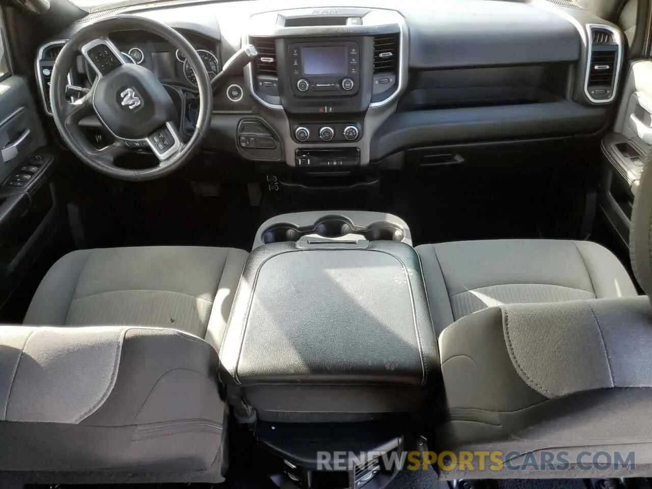 8 fotografías del automóvil dañado 3C6UR5DL5MG507395 RAM 2500 2021