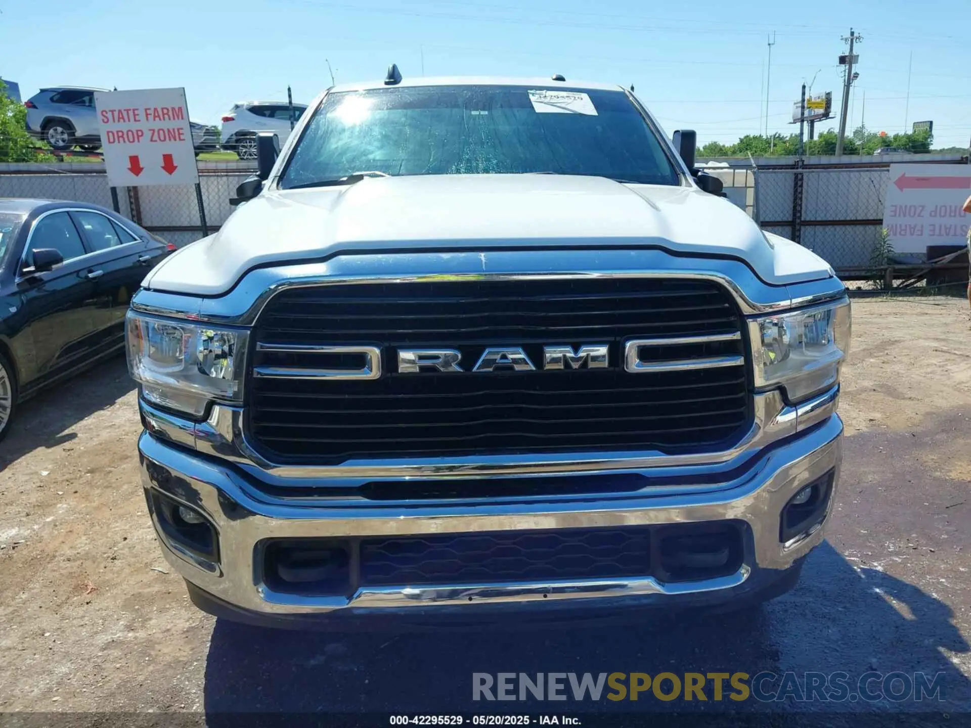 12 fotografías del automóvil dañado 3C6UR5DL6MG512539 RAM 2500 2021