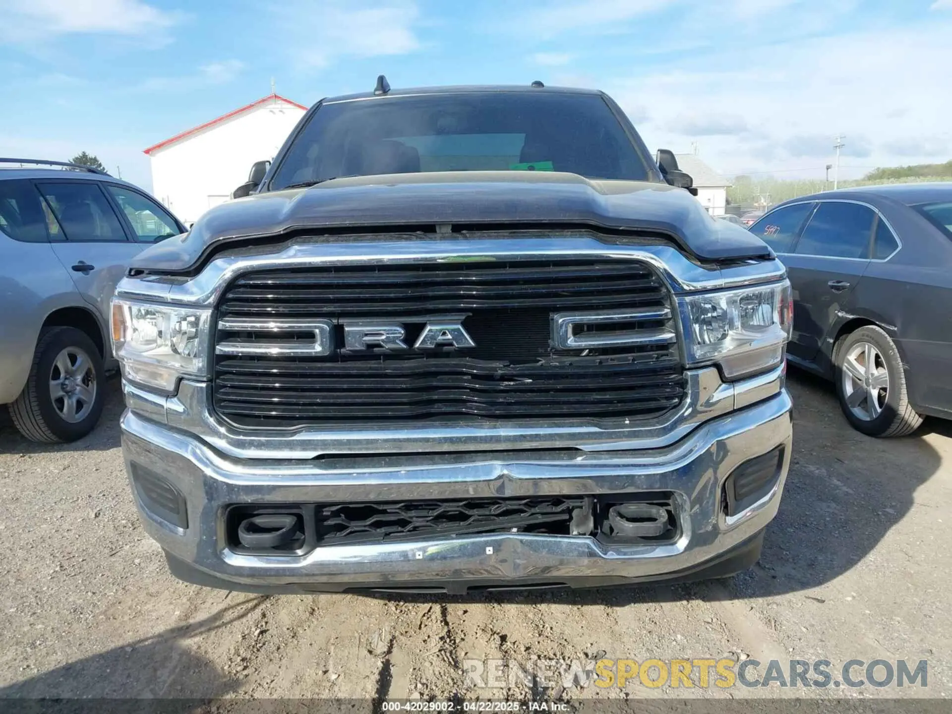 12 fotografías del automóvil dañado 3C6UR5DL8MG653404 RAM 2500 2021