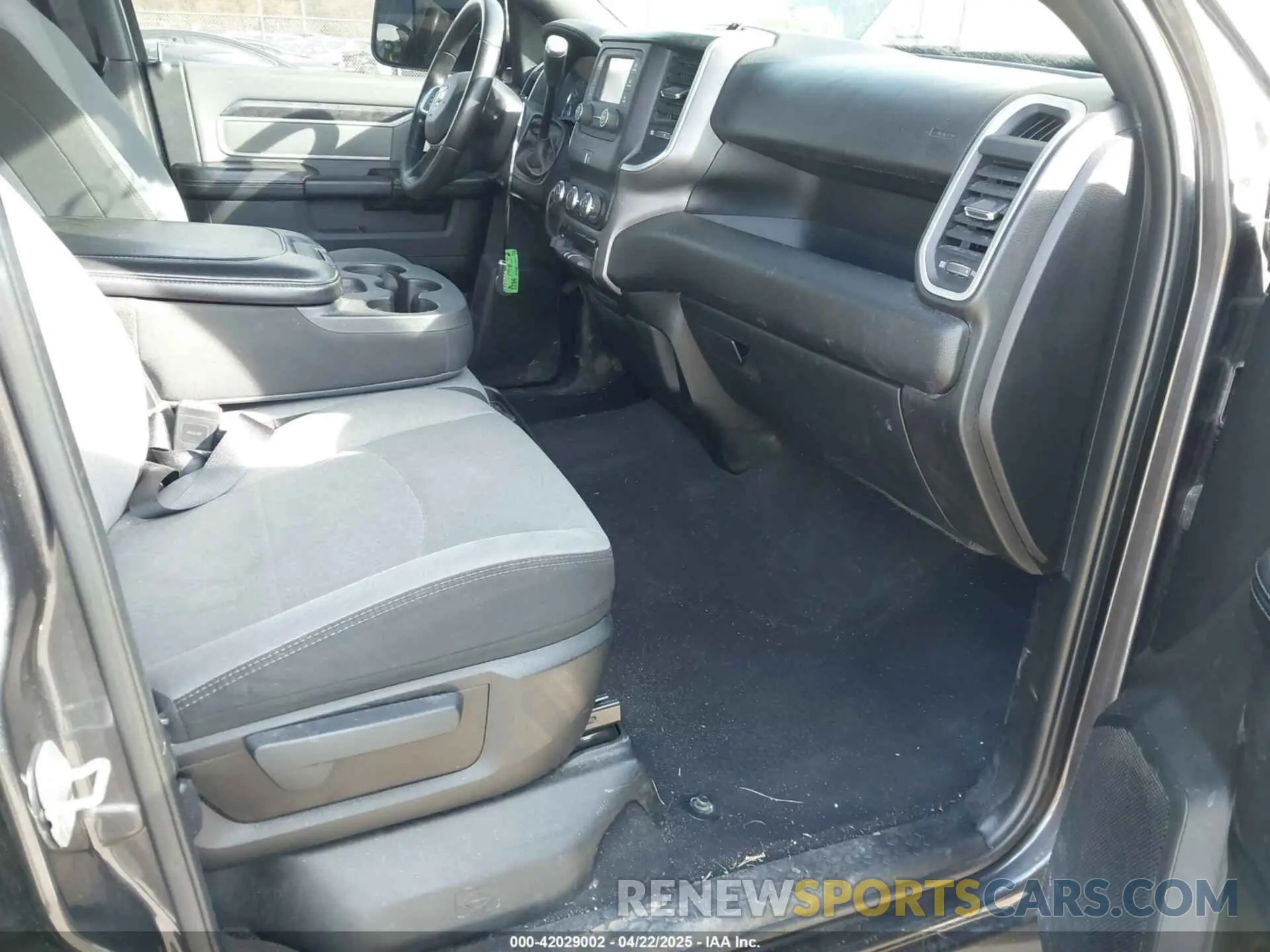 5 fotografías del automóvil dañado 3C6UR5DL8MG653404 RAM 2500 2021