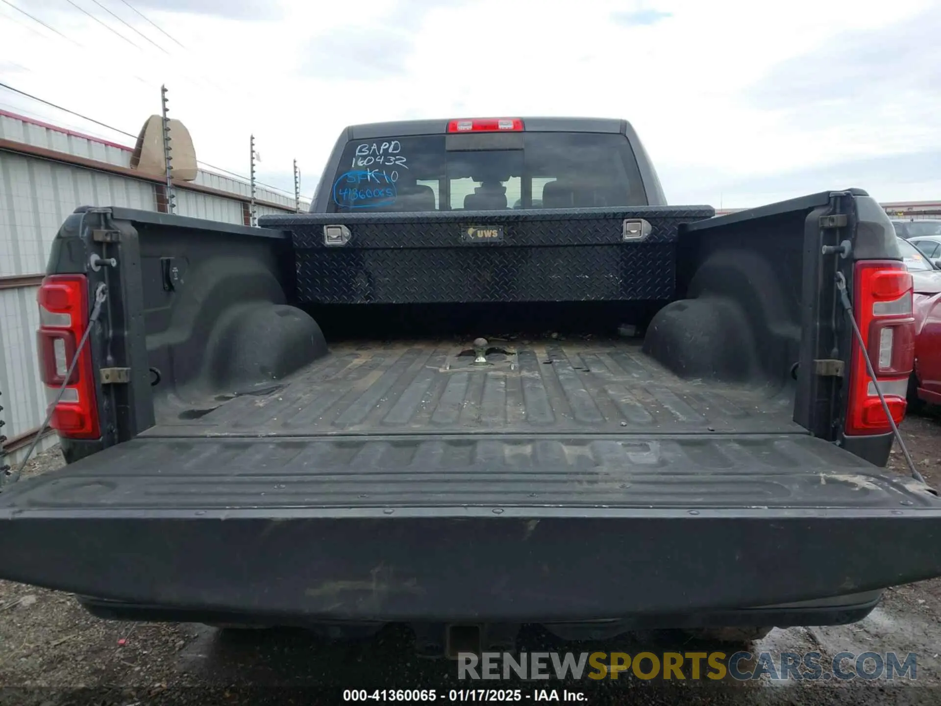 16 fotografías del automóvil dañado 3C6UR5DL8MG669814 RAM 2500 2021